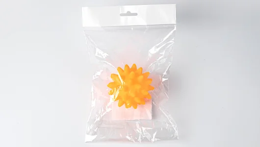 Игрушка для собак пищащая Мяч с шипами оранжевая, 6,5 см